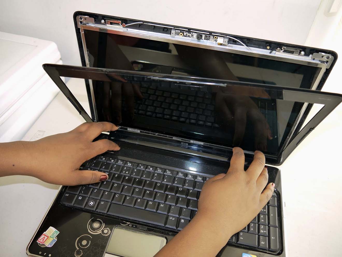 Замена экрана ноутбука HP в Лыткарино